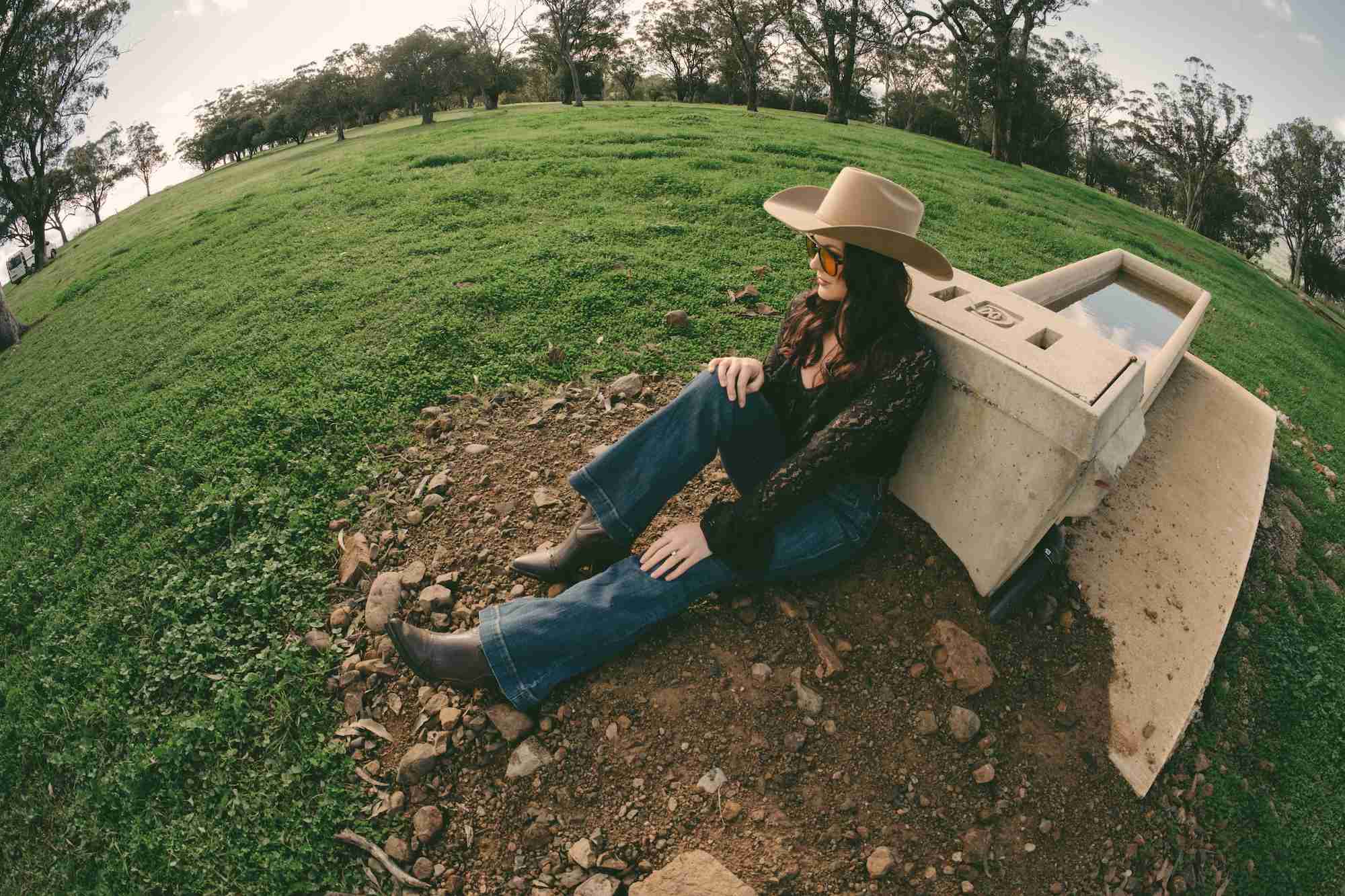 Scene News: TAYLOR MOSS RETURNS WITH 'GRAVESTONE', A SWAMPY COUNTRY ANTHEM ABOUT LIVING ALL IN