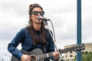 Amy-Shark-Yarra-River-22nd-Dec-2021-by-Paul-Miles-6-of-39
