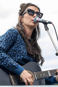 Amy-Shark-Yarra-River-22nd-Dec-2021-by-Paul-Miles-8-of-39