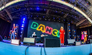 Dan Sultan & Justine Clarke - Kids At The Bowl, Sidney Myer Music Bowl, 6th March 2021 by Mary Boukouvalas (9 of 48)