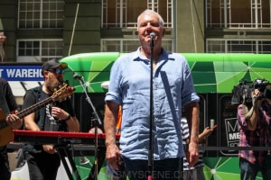 Daryl Braithwaite, CBD streets, Melbourne 24th Dec 2021 by Paul Miles
