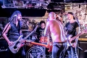 Dave-Eastgate-and-Boner-Contention-Frankies-Pizza-Sydney-9th-March-2022-by-Mary-Boukouvalas-7-of-11