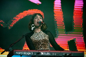 Killing Heidi at By the C, Catani Gardens, Melbourne 14th March 2021 by Paul Miles (23 of 38)