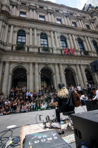 Tash-Sultana-Bourke-St-Mall-Melbourne-22nd-Dec-2021-by-Paul-Miles-3-of-38